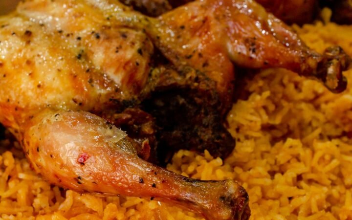 Ayam goreng dengan nasi